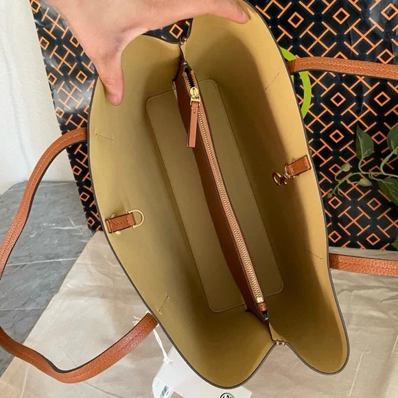 New✨ medium blake center zip tote - Picture 8 of 13